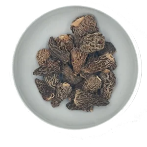 Eine Schüssel mit getrockneten Morcheln.