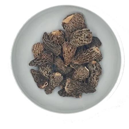 Eine Schüssel mit getrockneten Morcheln.