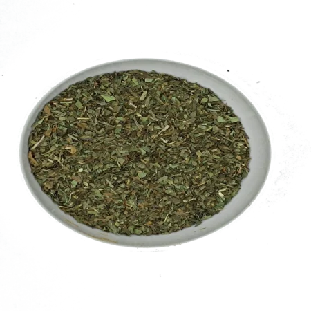Nana Minze wird auch Krause-Minze genannt Ein häufig verwendetes Gewürz in der orientalischen Küche ist Nana Minze . Es wird oft zu Joghurt und Gemüse hinzugefügt. Manchmal wird Minze auch für einige Zaziki-Varianten verwendet.F ür das Würzen empfehlen wir die Nana Minze, da sie einen runderen Geschmack hat. In den Maghreb-Staaten ist Nana-Minze als Tee sehr beliebt und wird mit grünem Tee aufgegossen. Dieser Tee wird immer gesüßt getrunken! Die Nana Minze ist auch unter den Namen Spearminze, wilde Minze, marokkanische Minze oder Krauseminze bekannt.